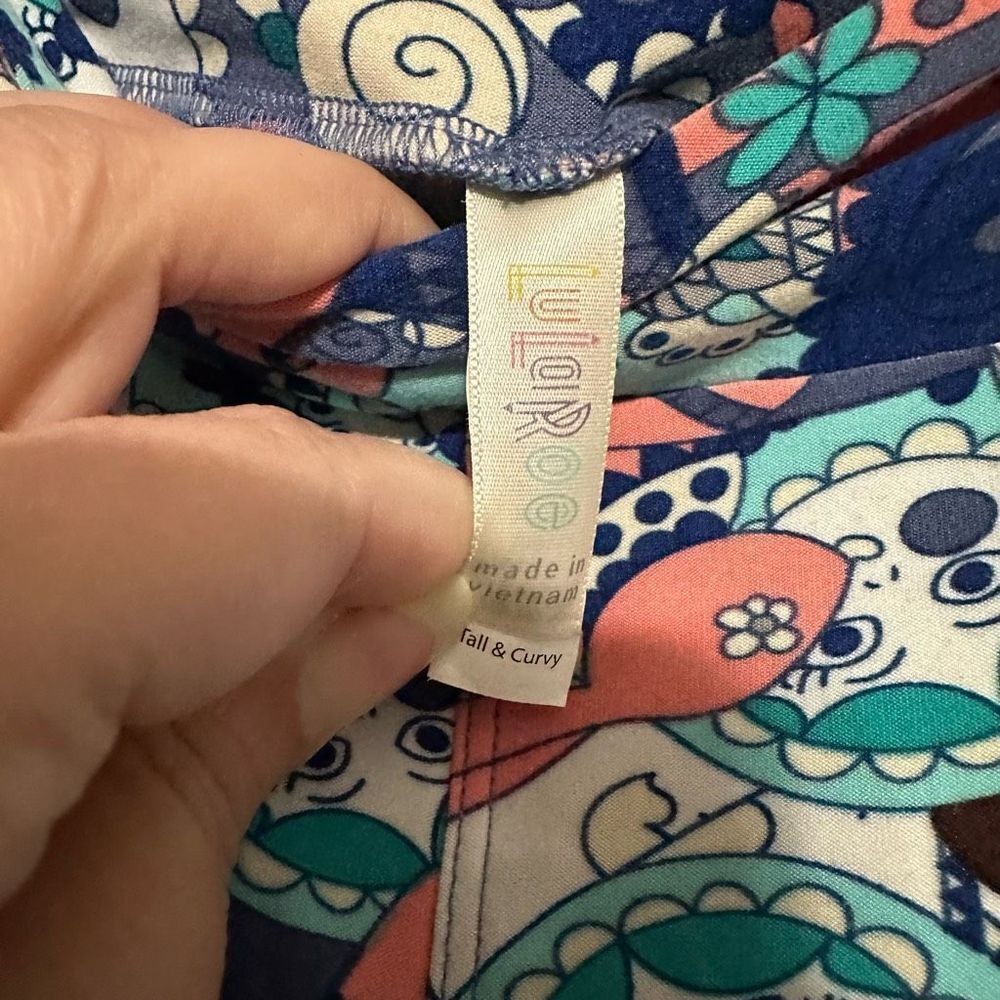 Lularoe Leggings Gorgeous Multicolor Russian Mishka Dolls, TC Tall And Curvy 
92 - Picture 4 of 7
